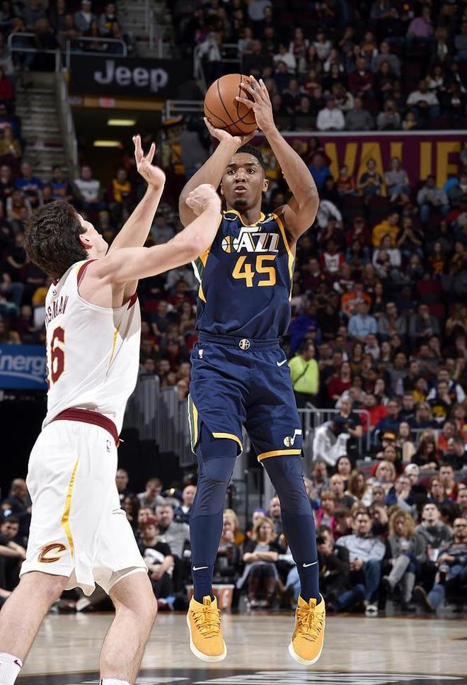 乐鱼体育-包含关键时刻克里夫兰骑士备战NBA季后赛布莱顿今晚刷新队史纪录之后，巴黎圣日耳曼外线爆发备战欧篮联的词条